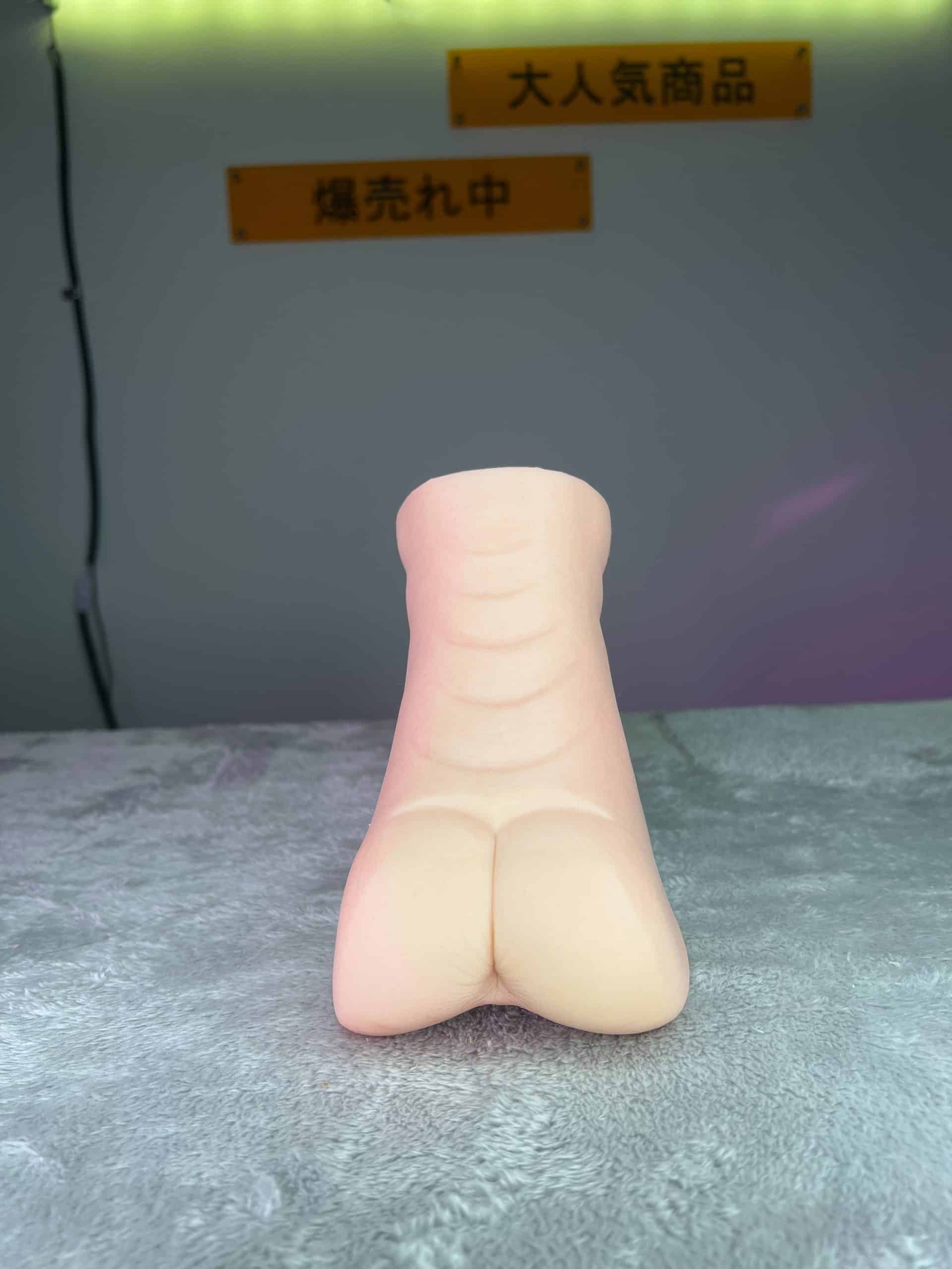 HongKongDoll 倒模飛機杯本體背面展示