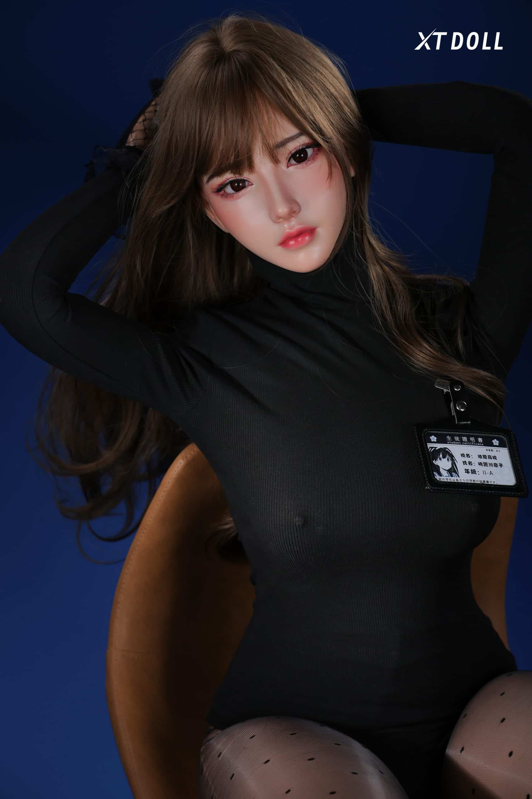 XTDOLL 免充氣性愛娃娃的寫實矽膠頭雕側面神韻特寫