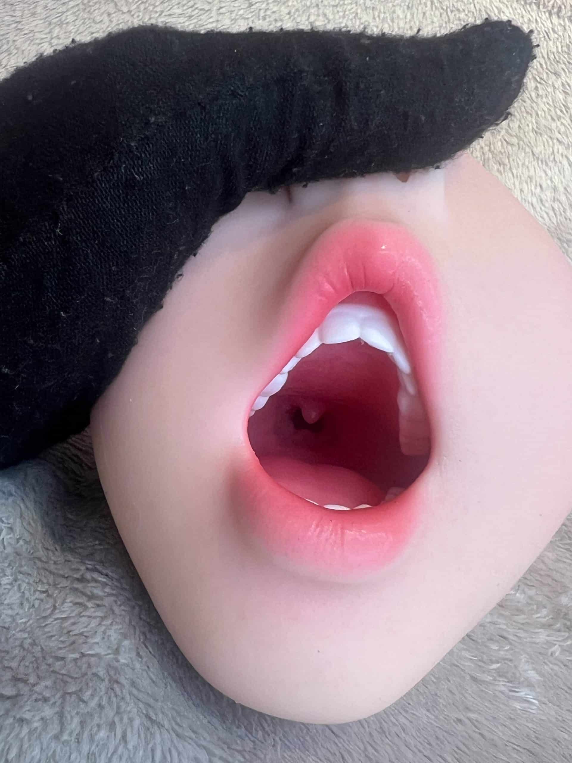 HongKongDoll 玩偶姐姐倒模口交杯嘴部近距離特寫