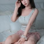 嬌小矽膠娃娃