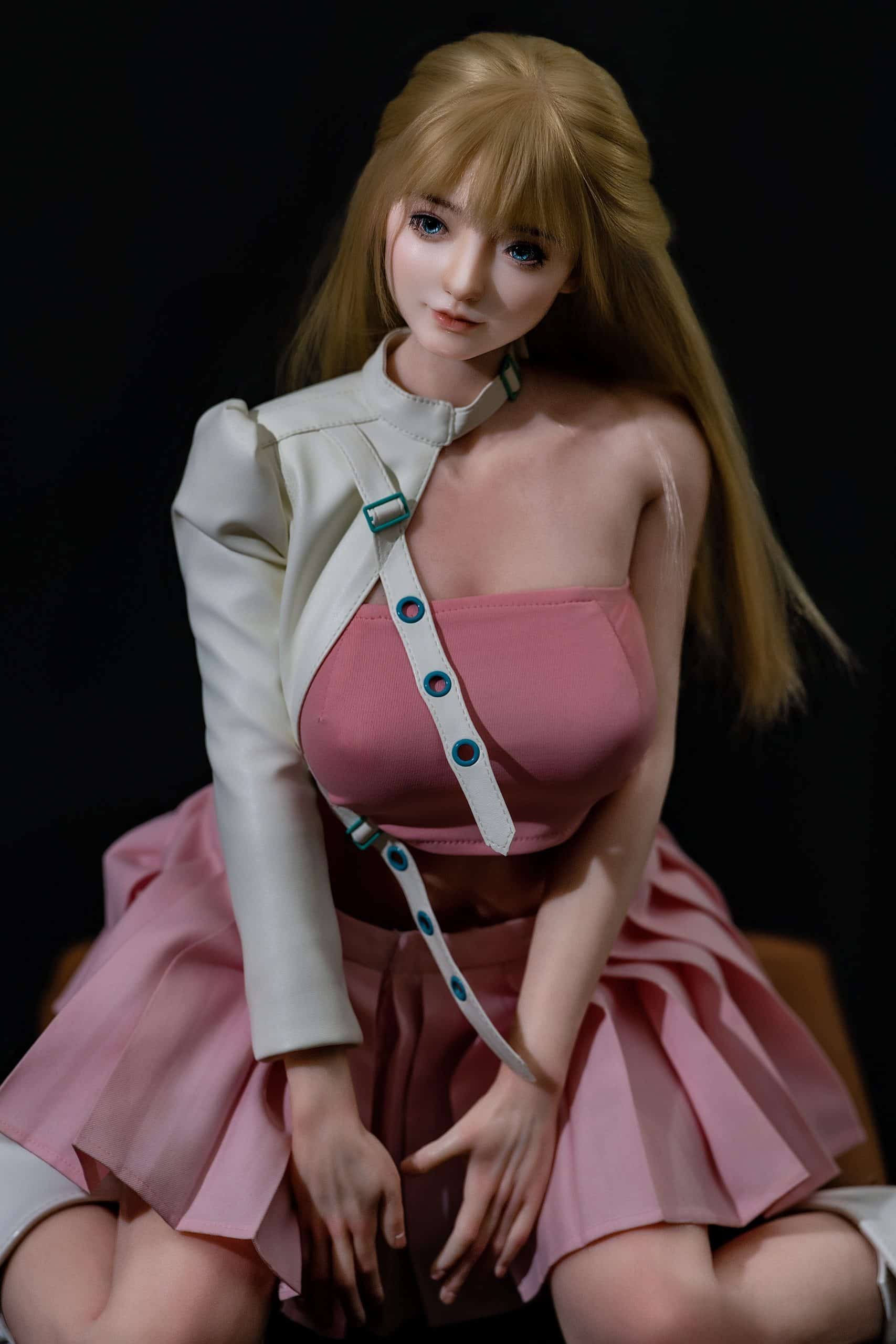 Minouva 米諾娃雨音75cm 粉紅服裝坐姿展示