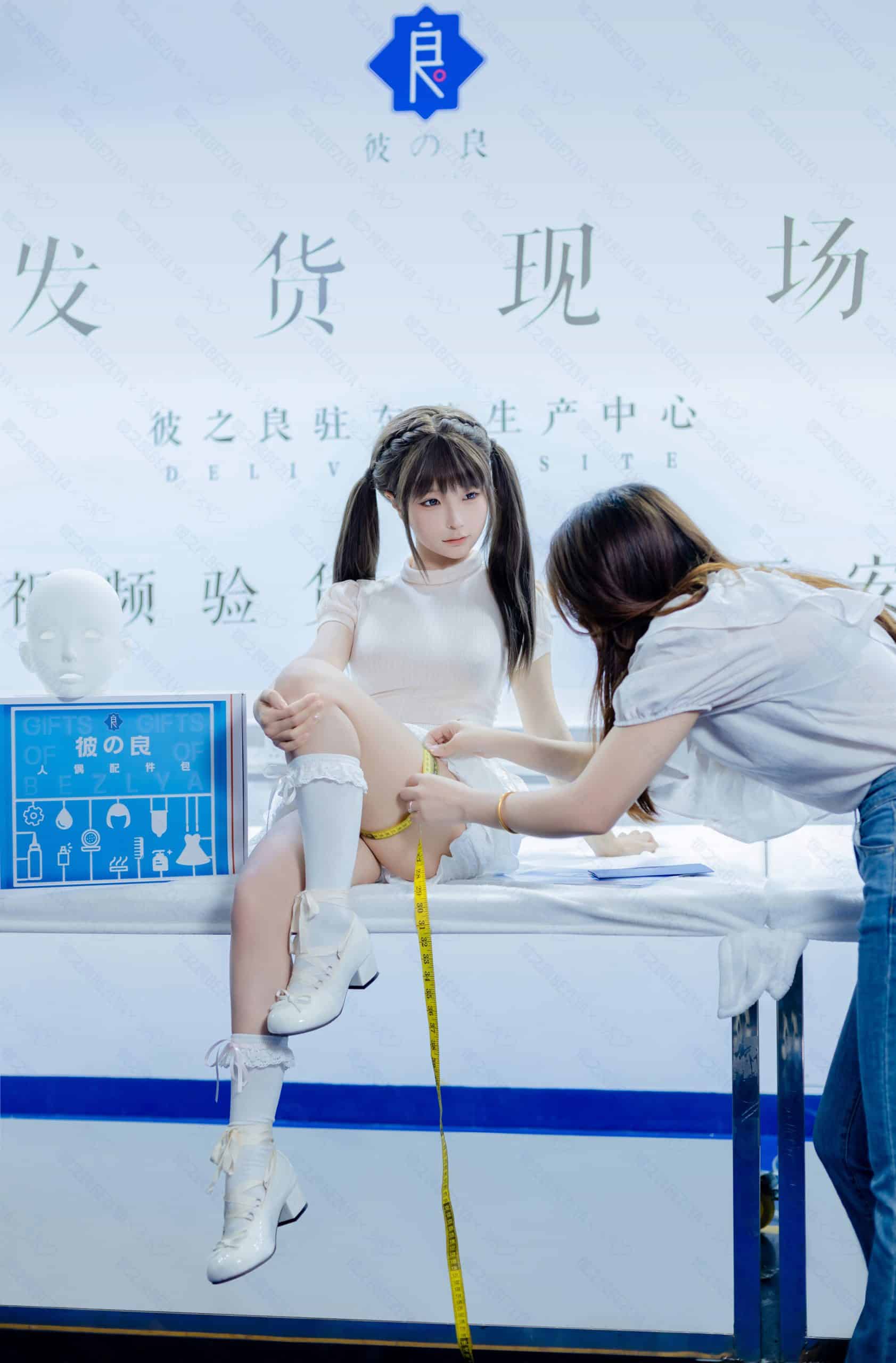 蠢沫沫真人倒模現場量體過程