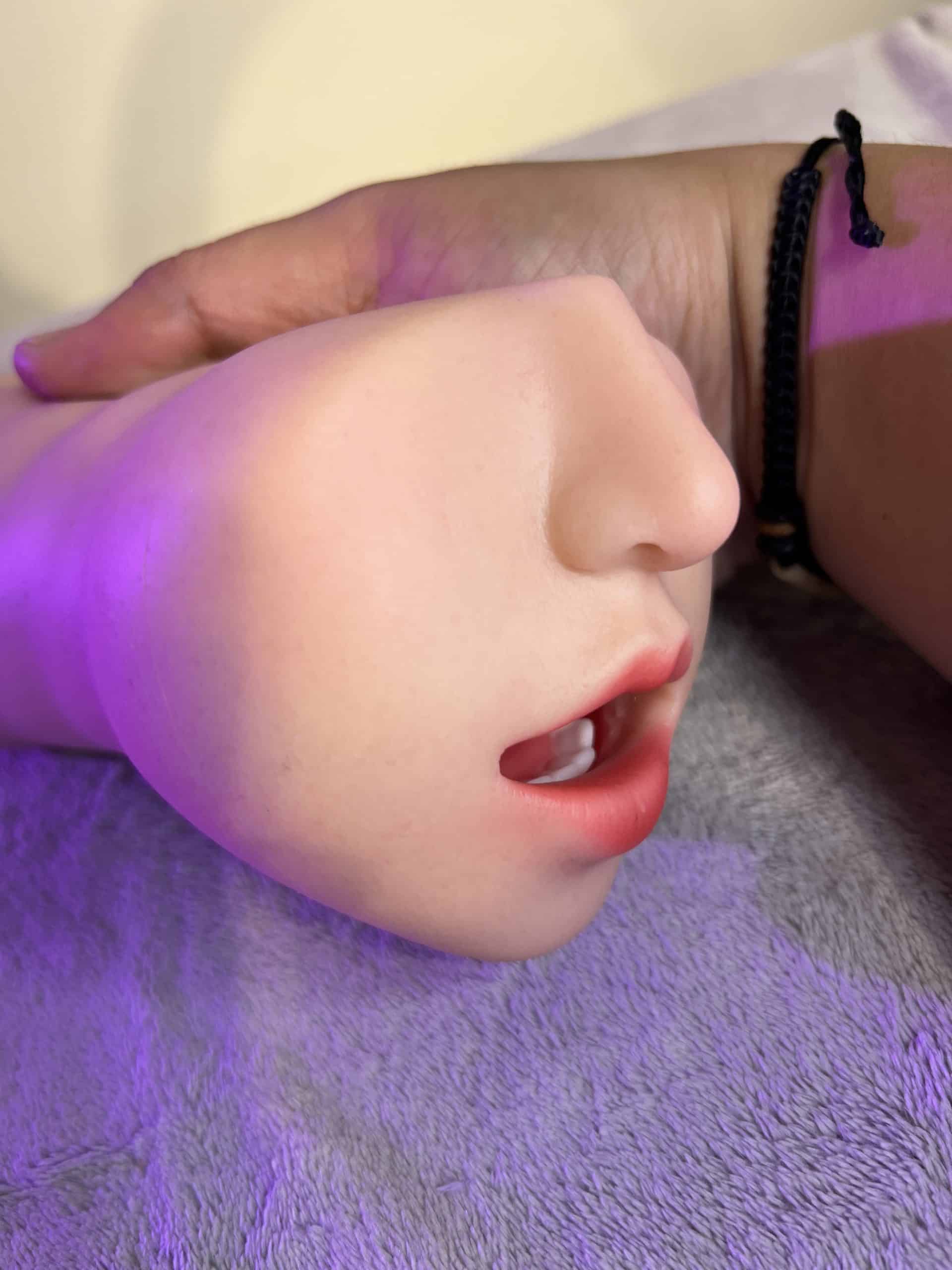 矽膠口交杯側面 鼻子挺 美女臉型細節